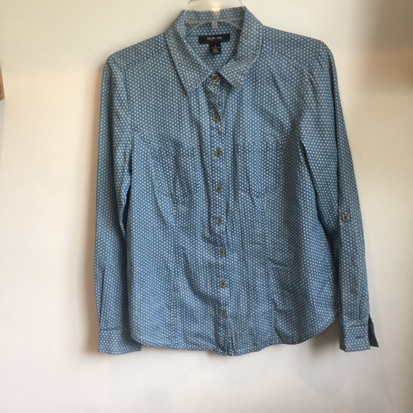 GIFTED IN A BUNDLE 🌿Polka Dot Chambray button up - Picture 6 of 8